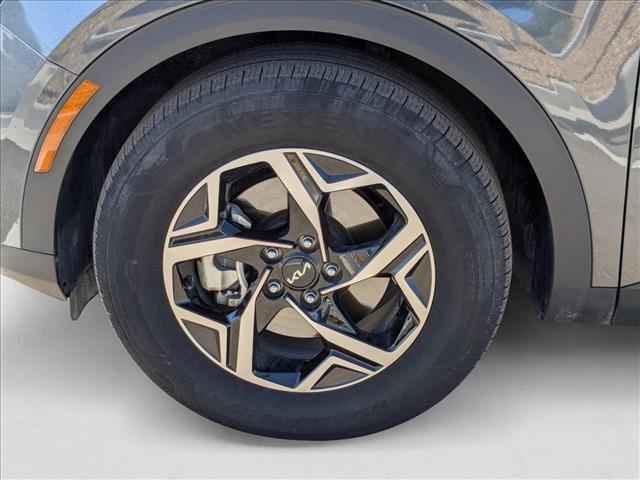 Photo of 2024 Gravity Gray Kia Sportage