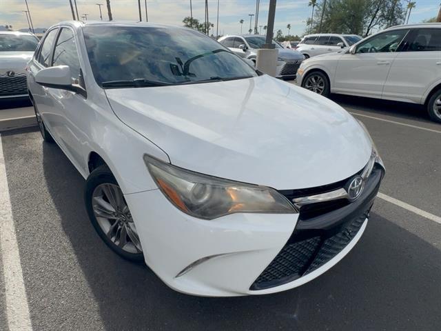 Photo of 2017 Super White Toyota Camry