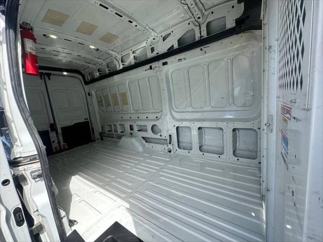 Photo of 2018 Oxford White Ford Transit-250