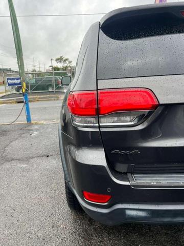 Photo of 2016 Granite Crystal Metallic Clearcoat Jeep Grand Cherokee