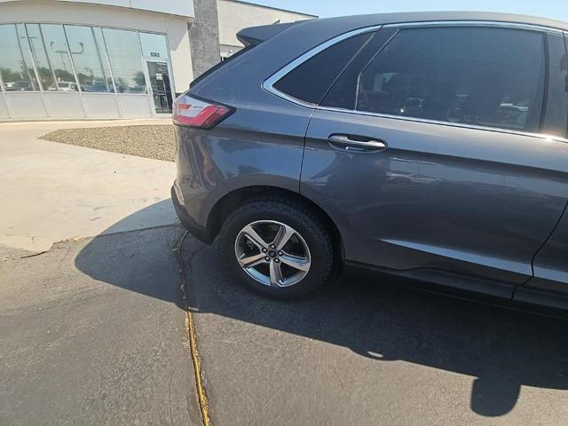 Photo of 2021 Gray Ford Edge