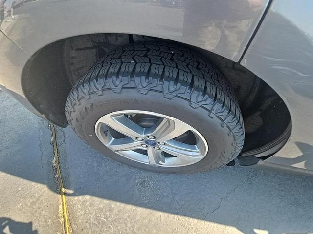 Photo of 2021 Gray Ford Edge