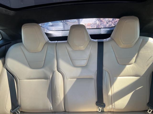 Photo of 2014 White Tesla Model S