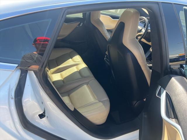 Photo of 2014 White Tesla Model S