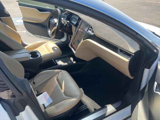 Photo of 2014 White Tesla Model S
