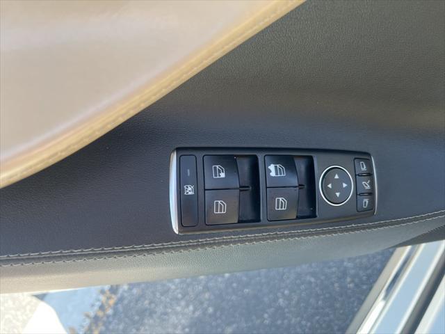 Photo of 2014 White Tesla Model S
