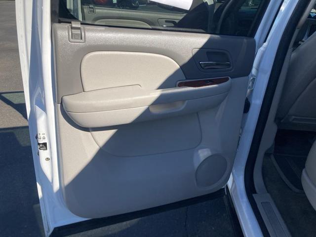 Photo of 2013 Summit White Chevrolet Suburban