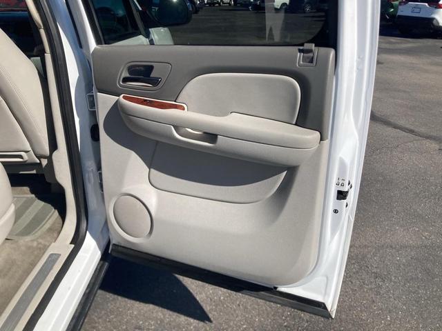 Photo of 2013 Summit White Chevrolet Suburban