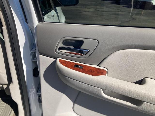 Photo of 2013 Summit White Chevrolet Suburban