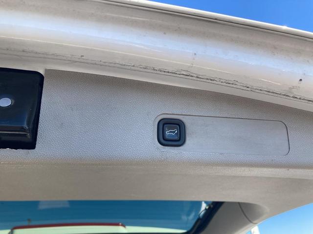 Photo of 2013 Summit White Chevrolet Suburban