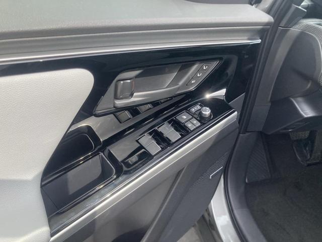 Photo of 2024 Smoked Carbon 2-Tone Subaru Solterra
