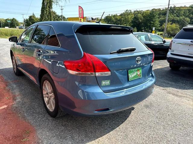 Photo of 2010 Tropical Sea Metallic Toyota Venza
