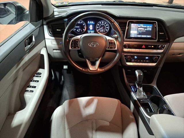 Photo of 2018 Phantom Black Hyundai SONATA