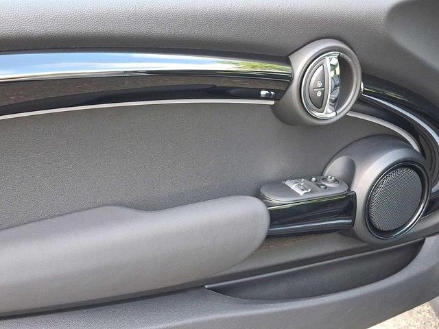 Photo of 2023 White Silver Metallic MINI Hardtop