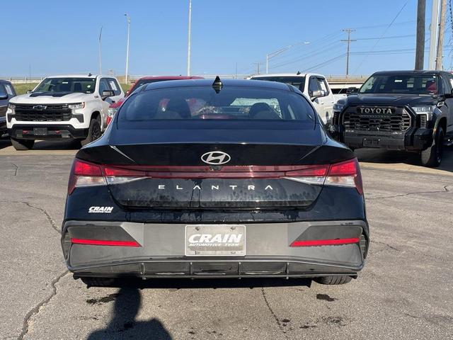 Photo of 2024 Abyss Black Hyundai ELANTRA