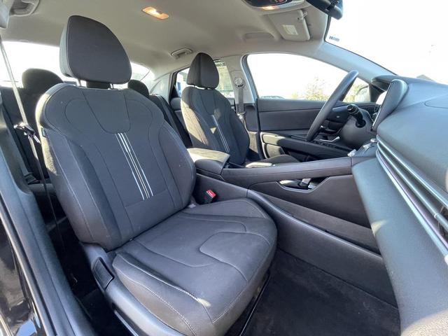 Photo of 2024 Abyss Black Hyundai ELANTRA