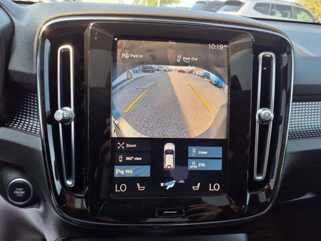 Photo of 2022 Onyx Black Metallic Volvo XC40