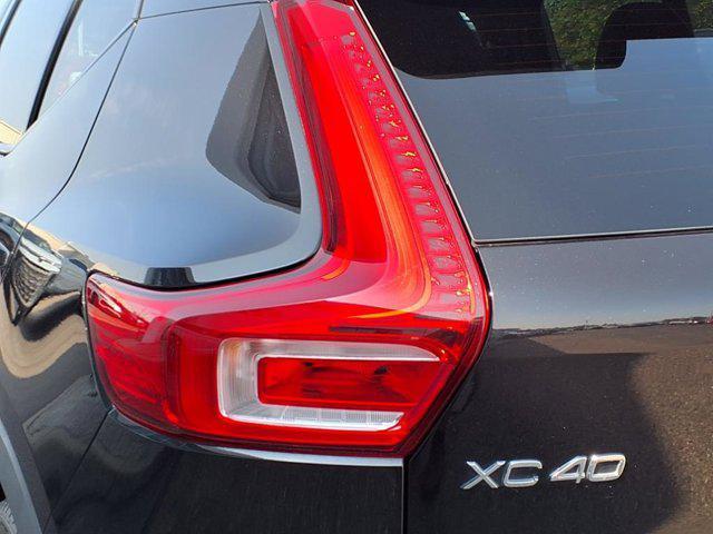 Photo of 2022 Onyx Black Metallic Volvo XC40
