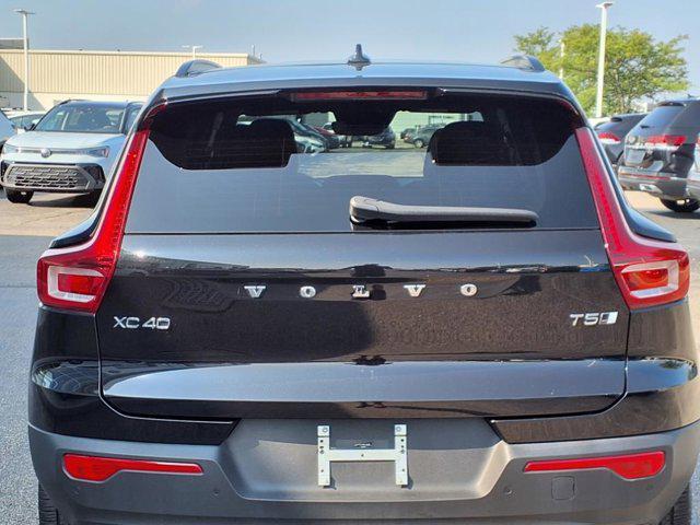 Photo of 2022 Onyx Black Metallic Volvo XC40