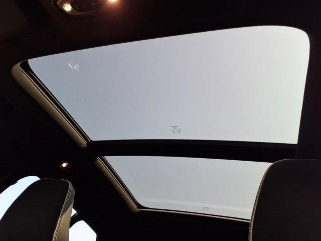 Photo of 2022 Onyx Black Metallic Volvo XC40