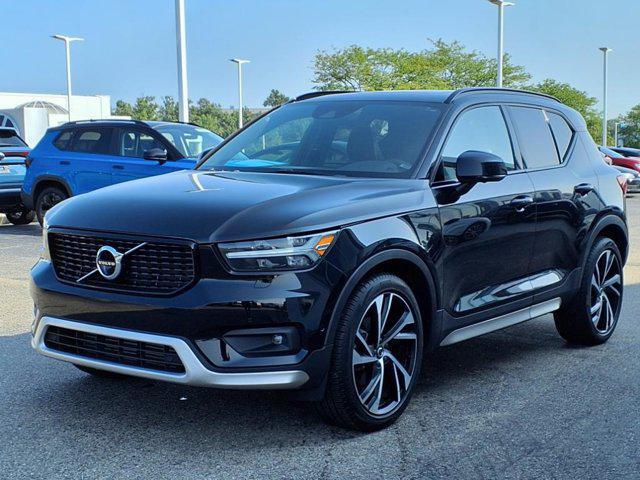 Photo of 2022 Onyx Black Metallic Volvo XC40