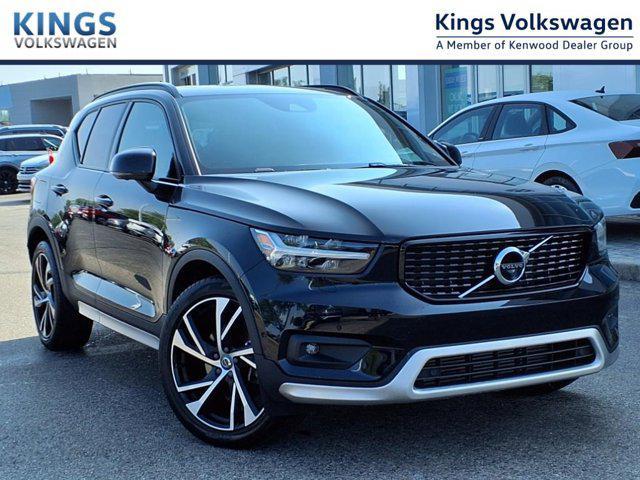 Photo of 2022 Onyx Black Metallic Volvo XC40