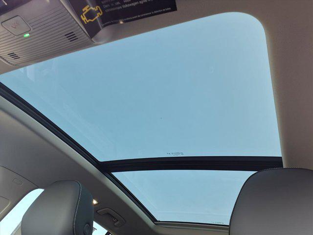 Photo of 2025 Pure White Volkswagen Tiguan