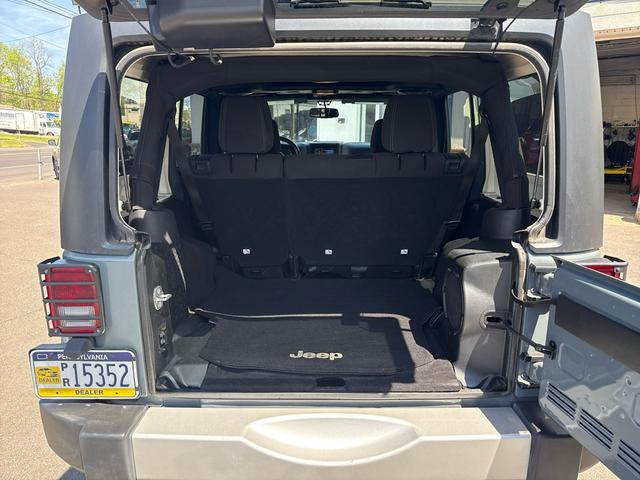 Photo of 2014 gray granite Jeep Wrangler Unlimited