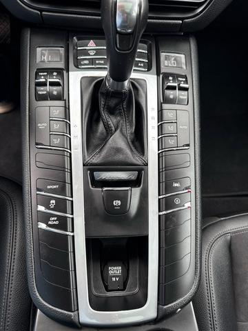 Photo of 2020 black Porsche Macan
