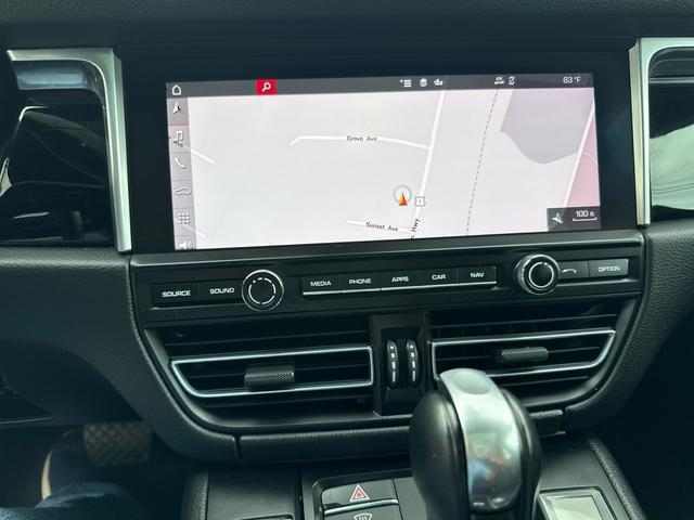 Photo of 2020 black Porsche Macan