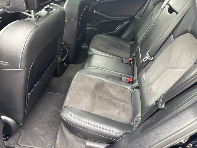 Photo of 2020 black Porsche Macan