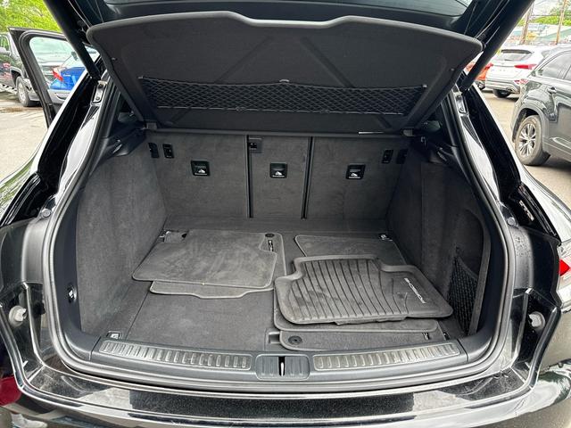 Photo of 2020 black Porsche Macan