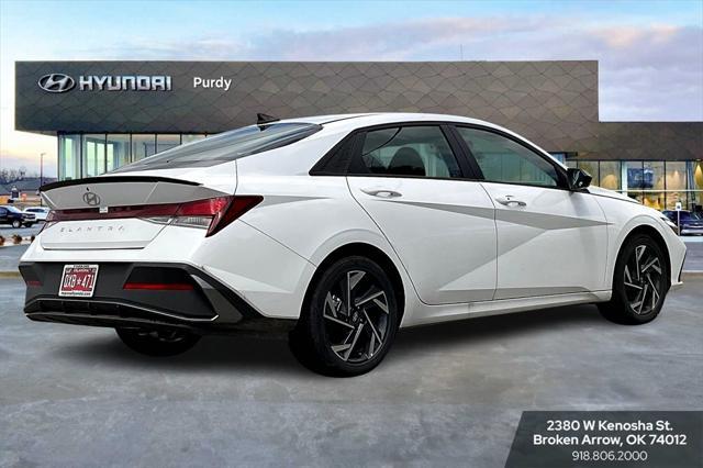 Photo of 2025 Serenity White Hyundai ELANTRA