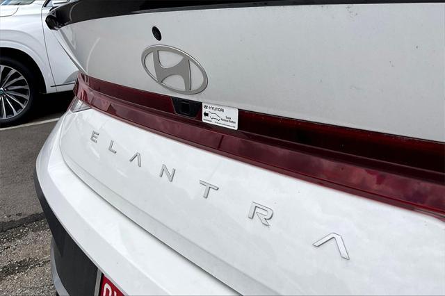 Photo of 2025 Serenity White Hyundai ELANTRA