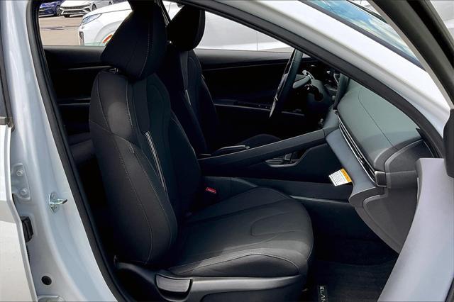 Photo of 2025 Serenity White Hyundai ELANTRA