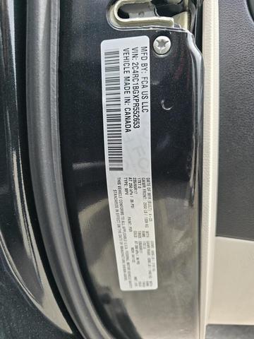 Photo of 2023 Brilliant Black Crystal Pearlcoat Chrysler Pacifica