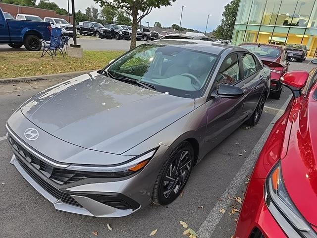 Photo of 2025 Fluid Metal Hyundai ELANTRA