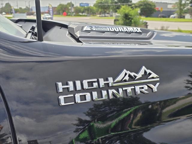 Photo of 2022 Black Chevrolet Silverado 2500