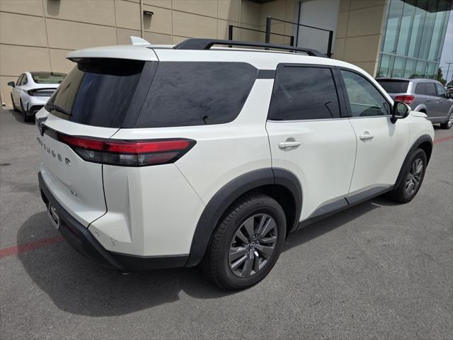 Photo of 2024 White Nissan Pathfinder