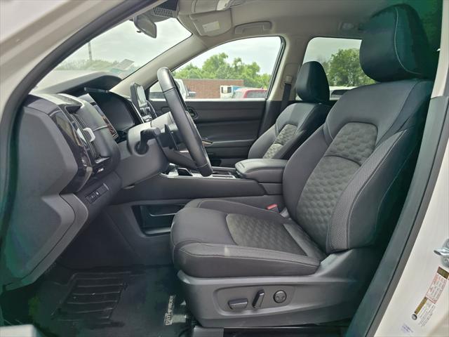 Photo of 2024 White Nissan Pathfinder