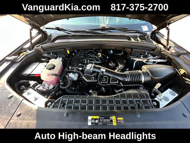 Photo of 2024 Diamond Black Crystal Pearlcoat Jeep Grand Cherokee L