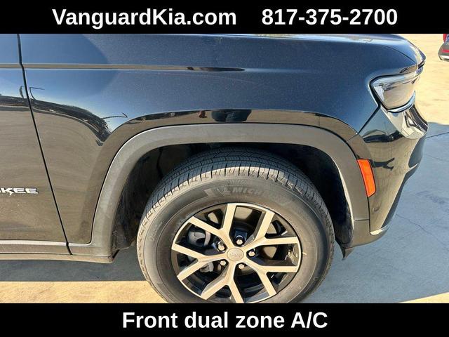 Photo of 2024 Diamond Black Crystal Pearlcoat Jeep Grand Cherokee L
