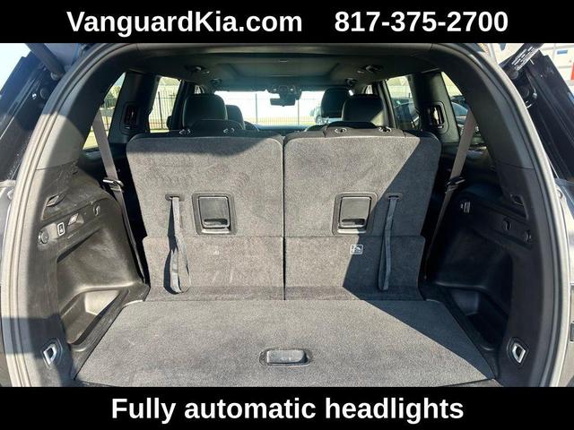 Photo of 2024 Diamond Black Crystal Pearlcoat Jeep Grand Cherokee L