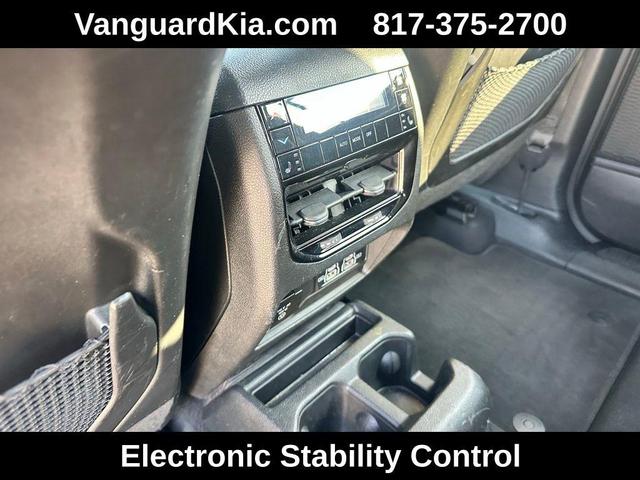 Photo of 2024 Diamond Black Crystal Pearlcoat Jeep Grand Cherokee L
