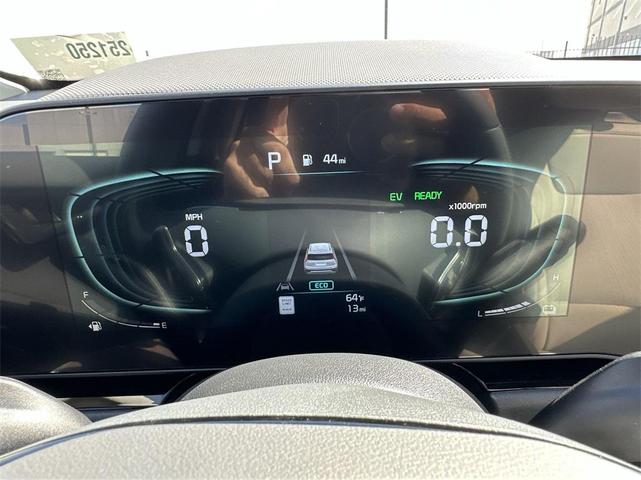 Photo of 2025 Runway Red Kia Niro
