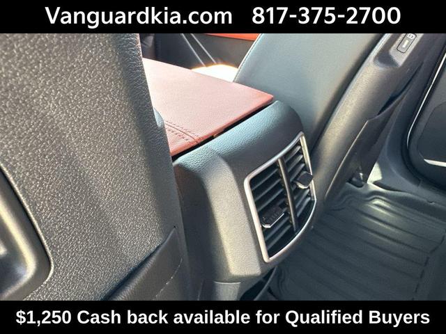 Photo of 2026 Glacial White Pearl Kia Sportage