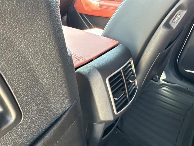 Photo of 2026 Glacial White Pearl Kia Sportage