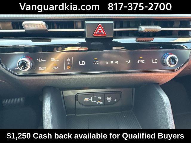 Photo of 2026 Glacial White Pearl Kia Sportage