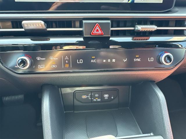 Photo of 2026 Glacial White Pearl Kia Sportage