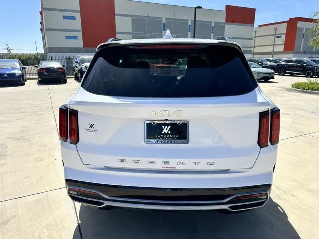 Photo of 2022 Glacial White Pearl Kia Sorento